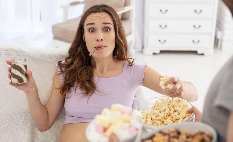 Can you get cravings at 3 weeks pregnant?